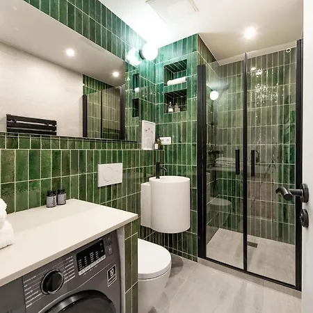 And Renovated Parisian Apartment, 6-7 Guests Apartment *